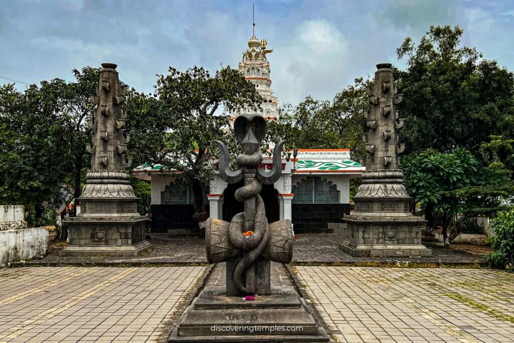 Chaturmukh temple darewadi - shiva temples near pune - best temples near pune - temples near pune for one day trip - 5 star resorts around pune