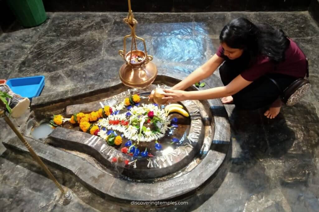 How to worship God Shiva & the divine Mantras of God Shiva