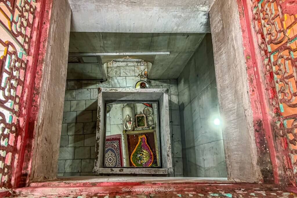 shiva temples in varanasi - shiva temple in kashi - manikarnikeshwar - shiv mandir in varanasi - banaras shiva temple - kashi shiva mandir - underground shiva temple varanasi 