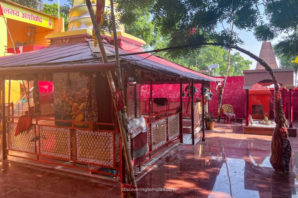 temples near assi ghat varanasi - assi ghat banaras - maa ganga temple - hotel near assi ghat