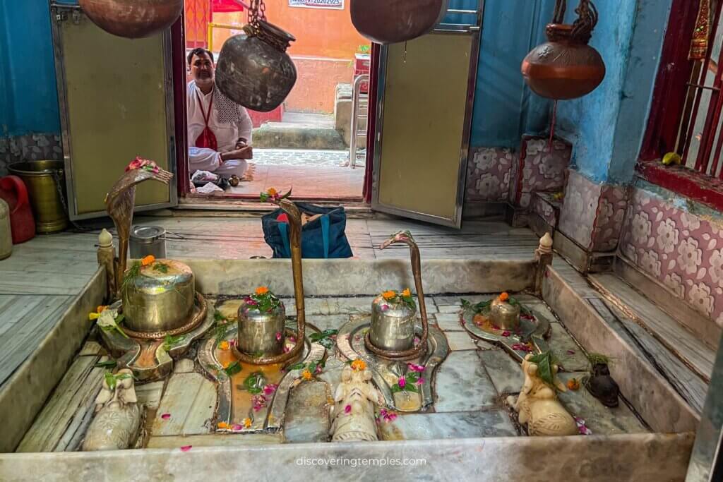 temples near assi ghat varanasi - assi ghat banaras - assi sangameshwar temple - hotel near assi ghat